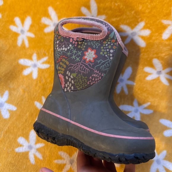 Bogs toddler boots size 8 - Picture 3 of 6